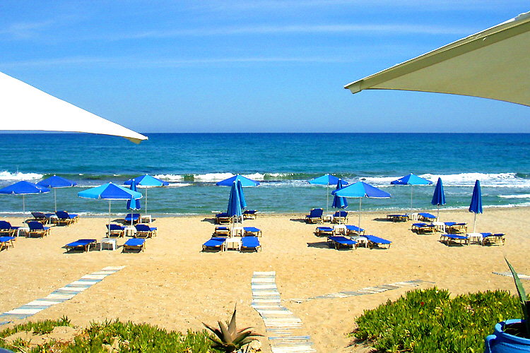 Adelianos Kampos: Strand vor der ''Blue Sky'' Strandbar